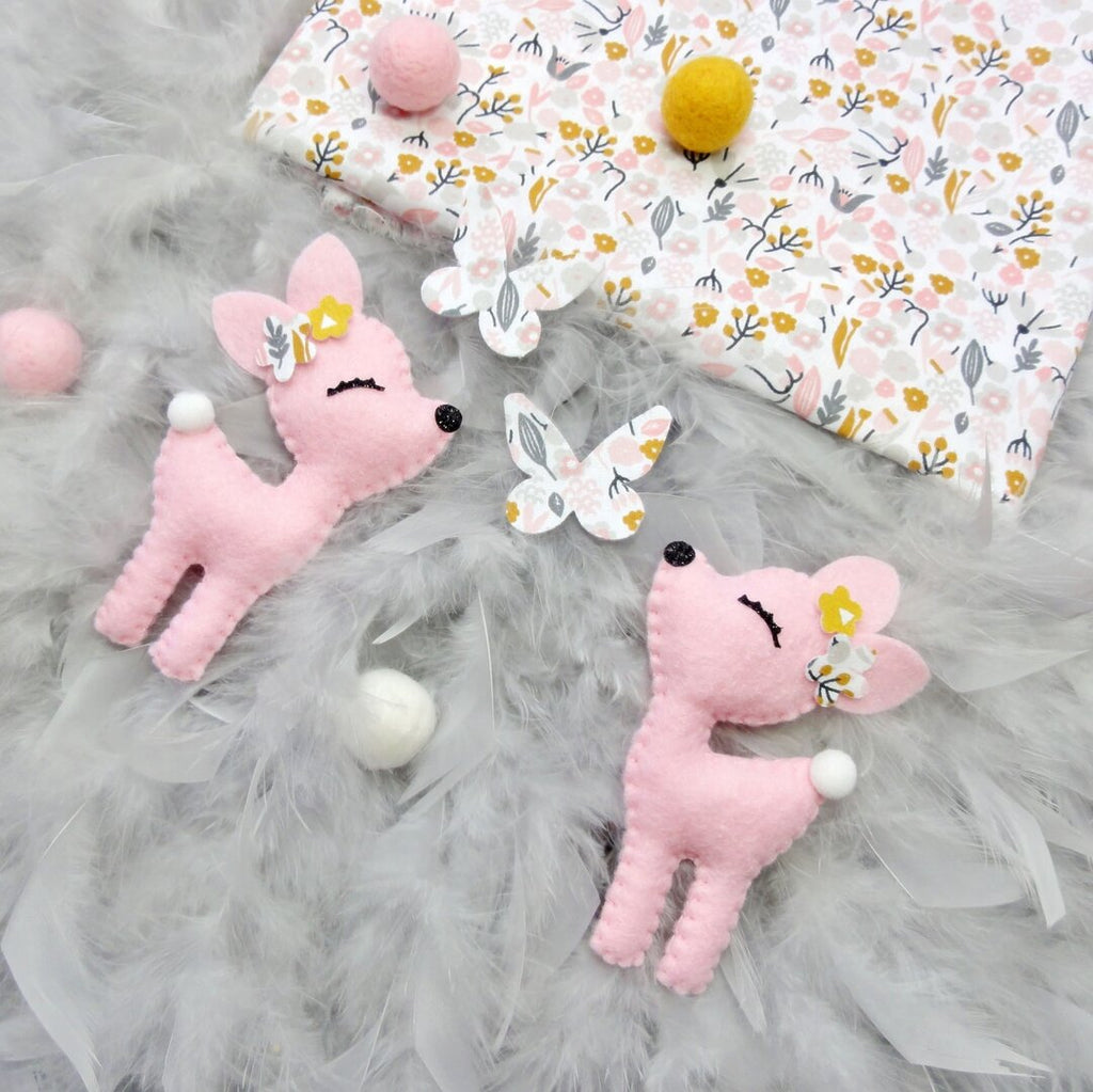 Décoration chambre bébé fille animaux de la forêt, biches roses en tissu Liberty rose et jaune