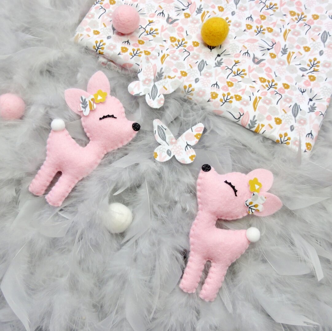 Décoration chambre bébé fille animaux de la forêt, biches roses en tissu Liberty rose et jaune