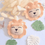 Décoration chambre bébé savane, guirlande prénom têtes de lion beige