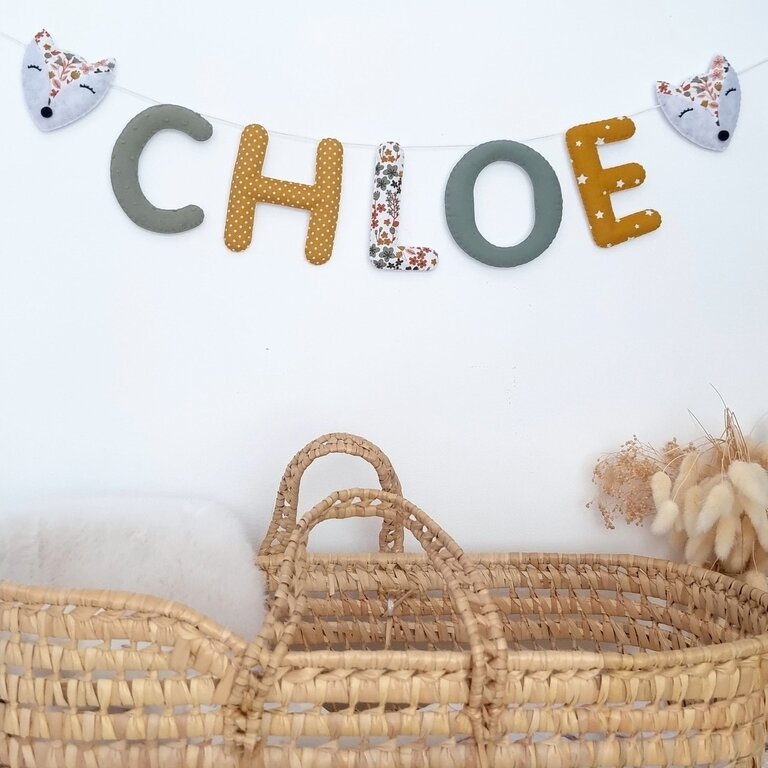 Décoration personnalisée chambre d'enfant, guirlande en tissu vert Liberty motif renard