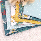 Échantillons de tissus en coton à motifs animaux de la jungle, vert et jaune moutarde et vert d'eau, pour personnaliser la guirlande prénom