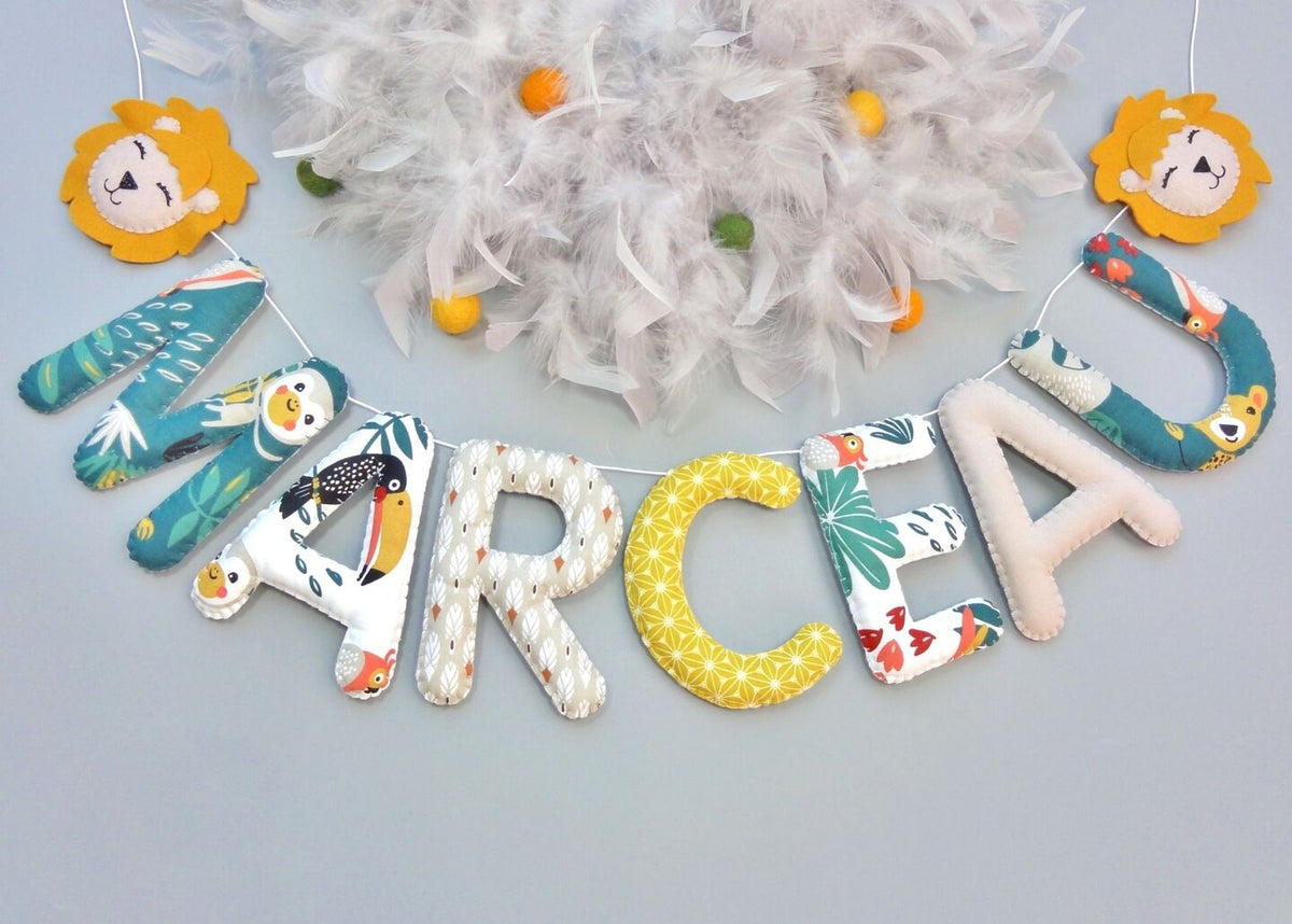 Guirlande de lettres en tissu au choix, dans les tons vert et beige, pour chambre bébé jungle mixte