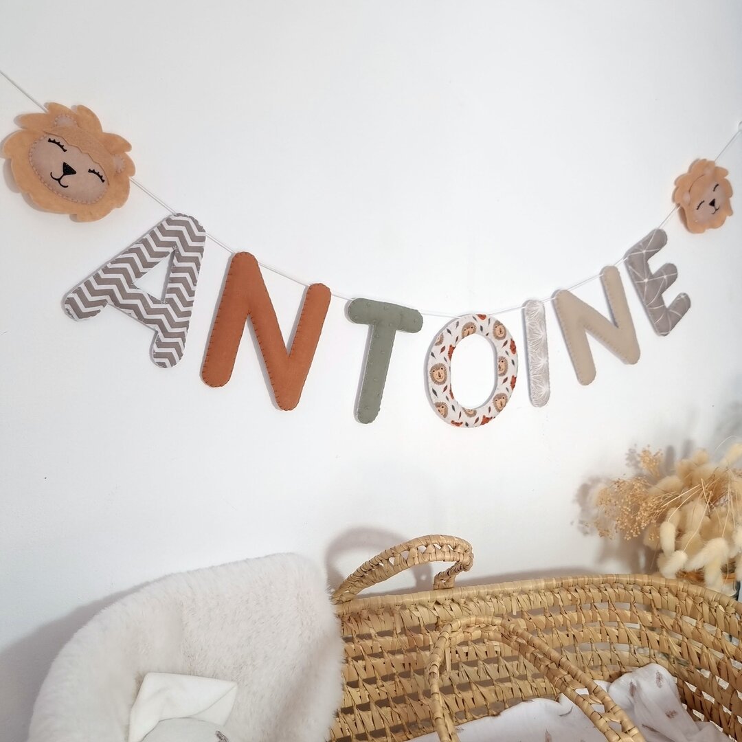 Guirlande prénom à personnaliser pour déco murale chambre bébé, têtes de lion