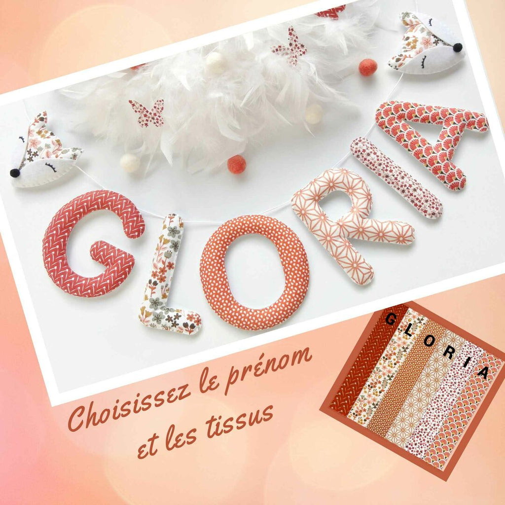 Guirlande prénom personnalisée en tissu terracotta et Liberty, aperçu du choix des couleurs et du prénom, exemple Gloria avec têtes de renard