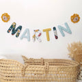 Guirlande prénom personnalisée en tissu jungle vert et jaune moutarde, avec têtes de lion, exemple Martin