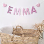 Guirlande prénom personnalisée en tissu rose pour chambre de bébé fille