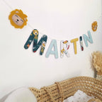 Lettres en tissu rembourrées à la main pour la guirlande prénom Martin, motifs jungle vert et jaune
